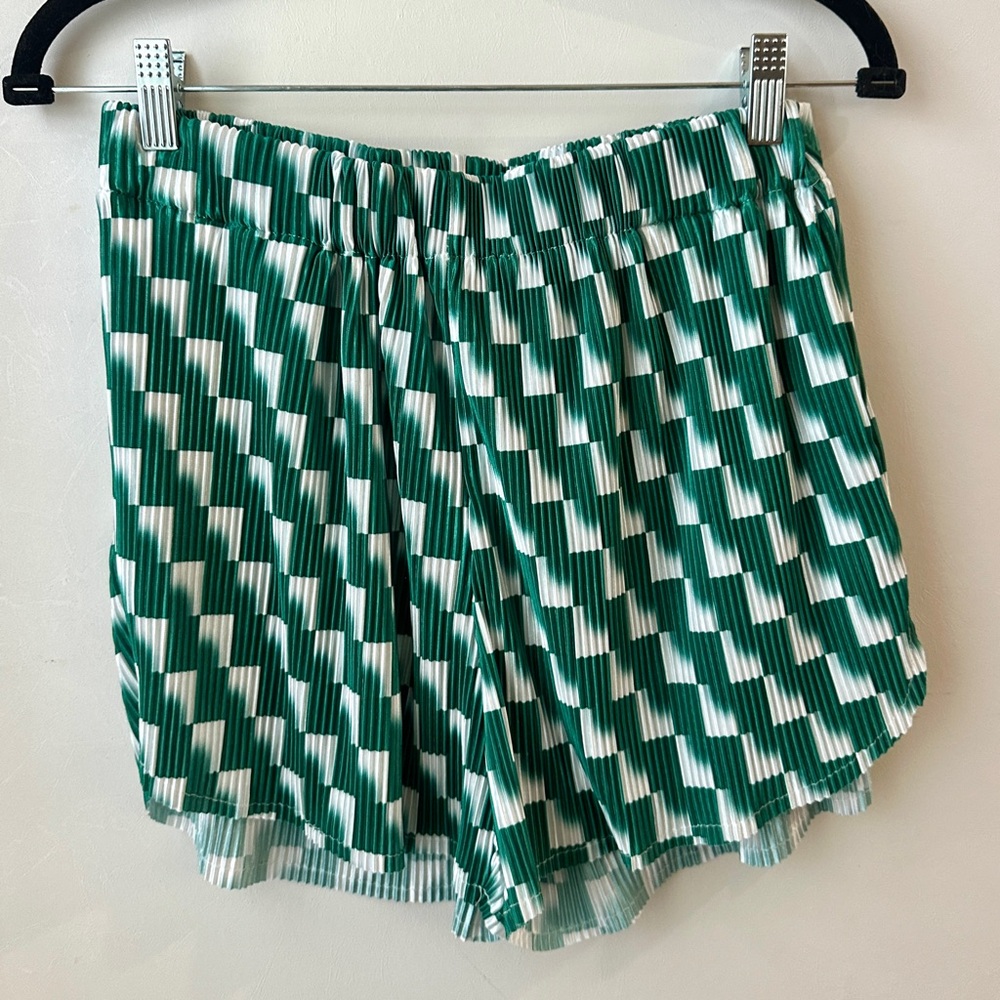 Green Ribbed Button-Front Top & Shorts Set - Picture 4 of 9